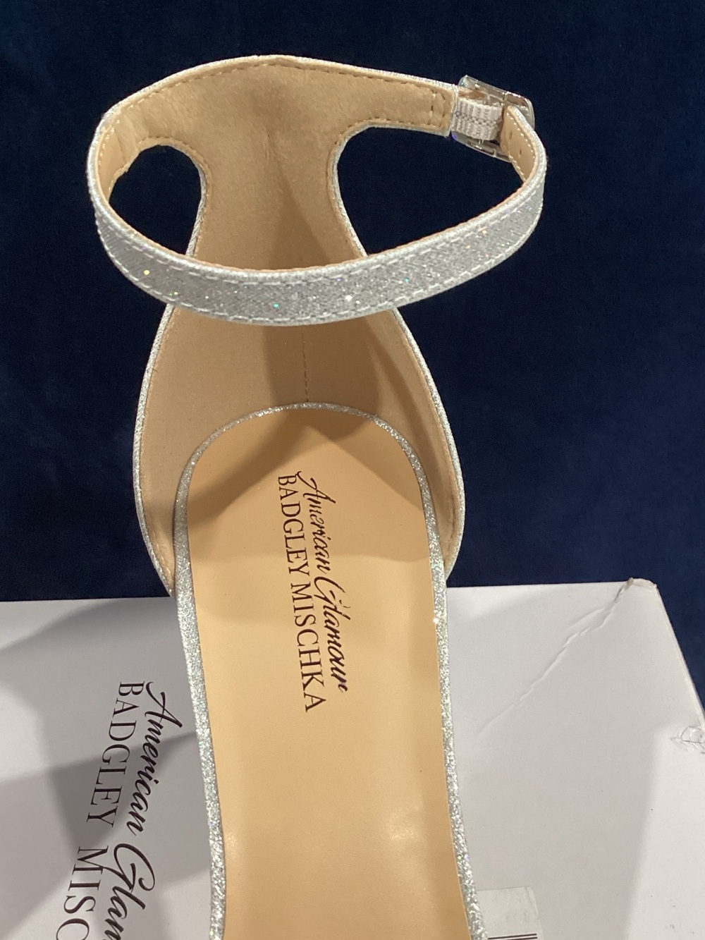 Badgley Mischka Lettie Silver Glitter Block Heel Sandals NIB Size 9.5 - Picture 6 of 9